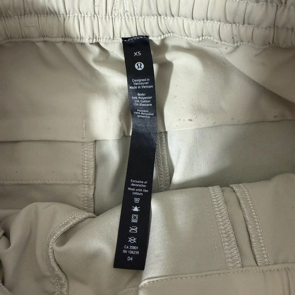 Lululemon Jogger Pants Womens XS Beige Elastic Waist Pockets‎ Stretch Athletic